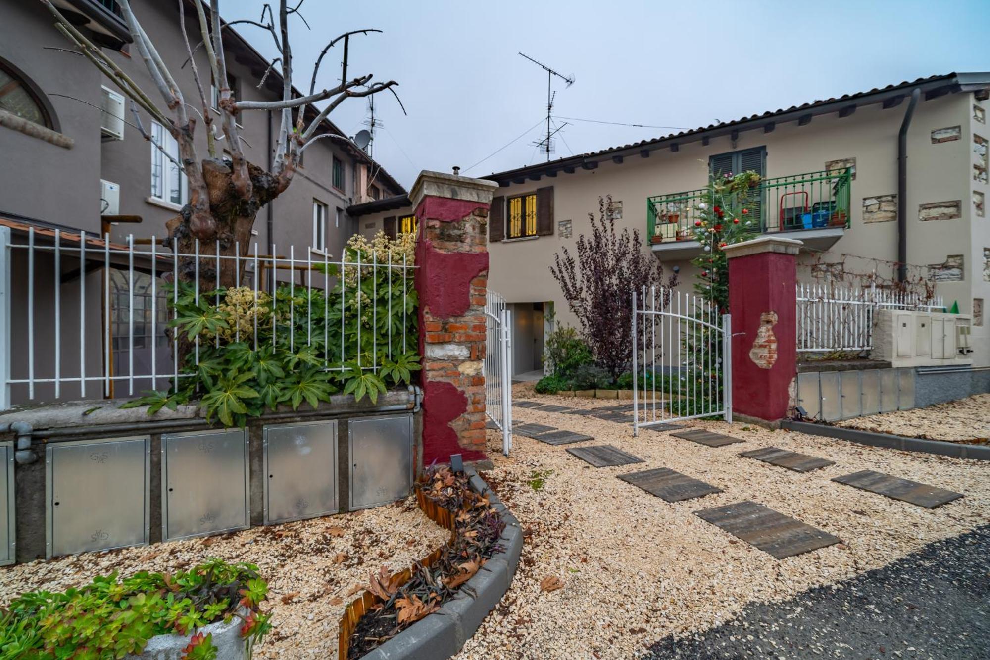 Cascina Conicchio - Metro Station - By Host4U Apartment Brescia Exterior photo